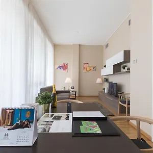 Apartment Hemeras Boutique Homes - Design Near Duomo Cathedral, Milan
